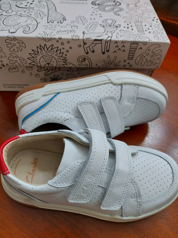 clarks boys trainers